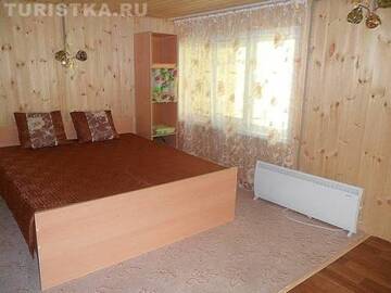 Фото номера Улучшенный трехместный номер Гостиница Alyonushka г. Ая 4